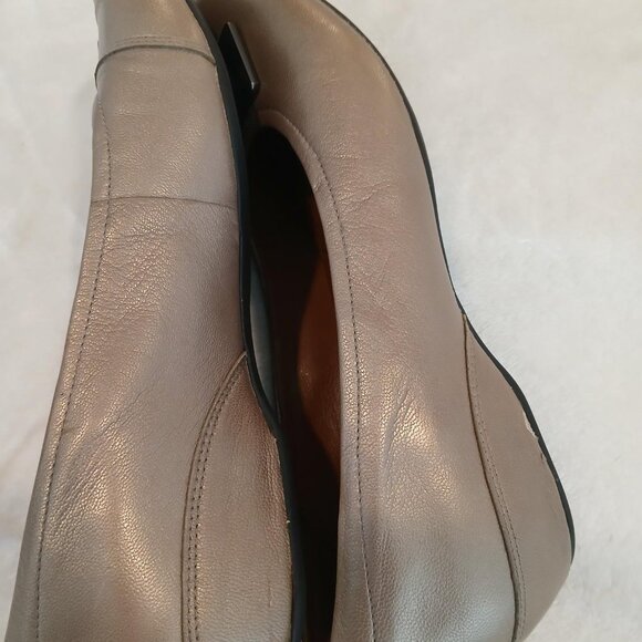 CLARKS ARTISAN SHIMMER CHAMPAGNE LOAFERS - Picture 4 of 6